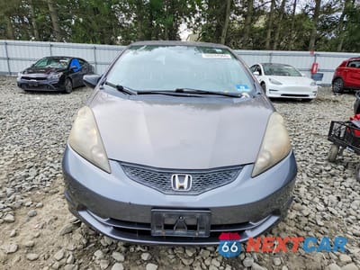 Piąte zdjęcie samochodu w środku: 2013 HONDA FIT VIN:JHMGE8H36DC077973 - miniatura