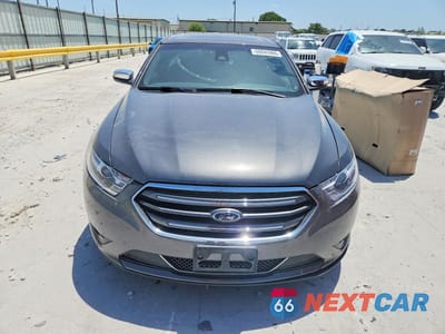 Piąte zdjęcie samochodu w środku: 2018 FORD TAURUS LIMITED VIN:1FAHP2F8XJG138828 - miniatura