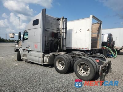 Drugie zdjęcie samochodu z przodu: 2018 VOLVO VNL SEMI TRUCK VIN:4V4NC9EH2JN887772 - miniatura