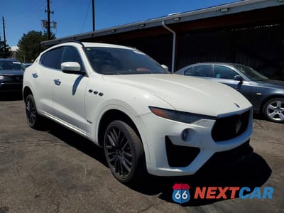 Czwarte zdjęcie samochodu z boku: 2019 MASERATI LEVANTE S SPORT VIN:ZN661YUS8KX316658 - miniatura