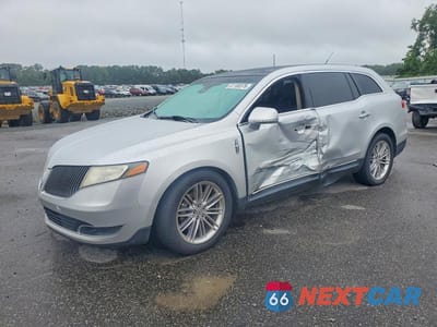 2013 LINCOLN MKT 2LMHJ5AT0DBL56314 - główne zdjęcie licytacji z USA - miniatura