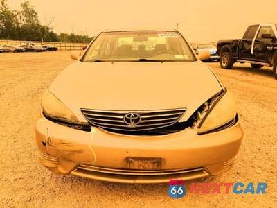 Piąte zdjęcie samochodu w środku: 2005 TOYOTA CAMRY LE VIN:4T1BE32K05U540423 - miniatura
