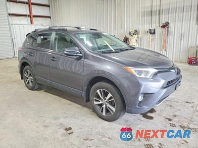 Czwarte zdjęcie samochodu z boku: 2017 TOYOTA RAV4 XLE VIN:JTMRFREV5HJ170858 - miniatura