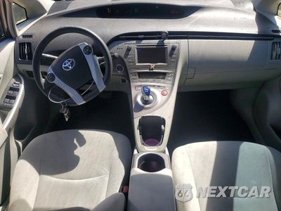 Zdjęcie 8 z 12 samochodu: 2014 TOYOTA PRIUS THREE VIN:JTDKN3DU9E1764763 - miniatura