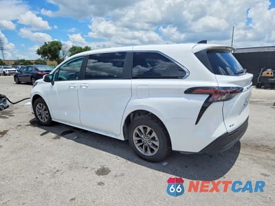 Drugie zdjęcie samochodu z przodu: 2026 TOYOTA SIENNA LE VIN:5TDKRKEC2TS290336 - miniatura