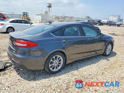 Trzecie zdjęcie samochodu z tyłu: 2020 FORD FUSION SE VIN:3FA6P0HDXLR172849 - miniatura