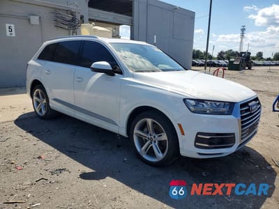Czwarte zdjęcie samochodu z boku: 2019 AUDI Q7 PRESTIGE VIN:WA1VAAF71KD008434 - miniatura
