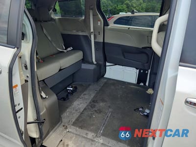 Zdjęcie 11 z 13 samochodu: 2020 TOYOTA SIENNA XLE 8-PASSENGER VIN:5TDYZ3DC8LS065906 - miniatura