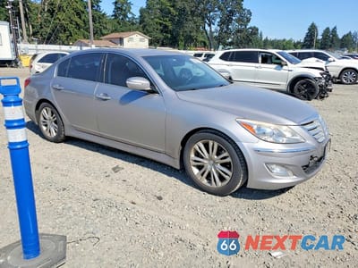 Czwarte zdjęcie samochodu z boku: 2013 HYUNDAI GENESIS 3.8L VIN:KMHGC4DD7DU235354 - miniatura