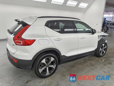Trzecie zdjęcie samochodu z tyłu: 2024 VOLVO XC40 CORE VIN:YV4L12UK2R2211653 - miniatura