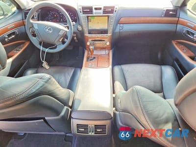 Zdjęcie 8 z 12 samochodu: 2010 LEXUS LS 460 VIN:JTHBL5EF4A5100986 - miniatura