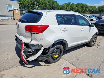 Trzecie zdjęcie samochodu z tyłu: 2016 KIA SPORTAGE LX VIN:KNDPBCAC1G7858209 - miniatura