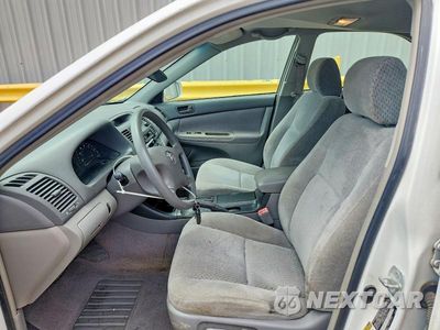 Zdjęcie 7 z 12 samochodu: 2004 TOYOTA CAMRY LE VIN:4T1BE32K54U369523 - miniatura