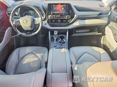 Zdjęcie 8 z 13 samochodu: 2021 TOYOTA HIGHLANDER XLE VIN:5TDGZRAH2MS081065 - miniatura