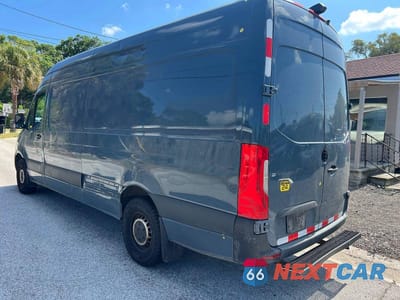 Trzecie zdjęcie samochodu z tyłu: 2019 MERCEDES-BENZ SPRINTER 2500/3500 VIN:WD4PF1CD2KP132372 - miniatura