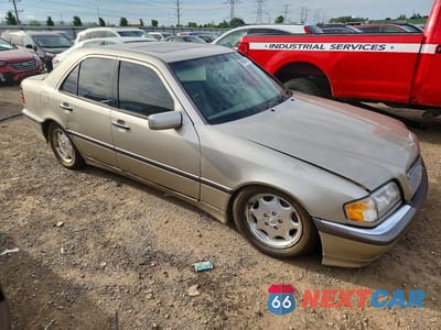 Czwarte zdjęcie samochodu z boku: 1999 MERCEDES-BENZ C 280 VIN:WDBHA29G0XA725841 - miniatura