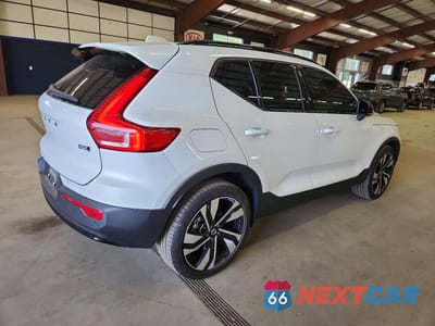 Trzecie zdjęcie samochodu z tyłu: 2023 VOLVO XC40 PLUS VIN:YV4L12UW3P2003927 - miniatura