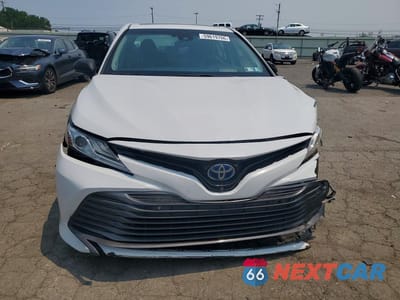 Piąte zdjęcie samochodu w środku: 2018 TOYOTA CAMRY HYBRID XLE VIN:4T1B21HK5JU003531 - miniatura