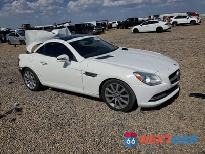 Czwarte zdjęcie samochodu z boku: 2016 MERCEDES-BENZ SLK 300 VIN:WDDPK3JA1GF121215 - miniatura