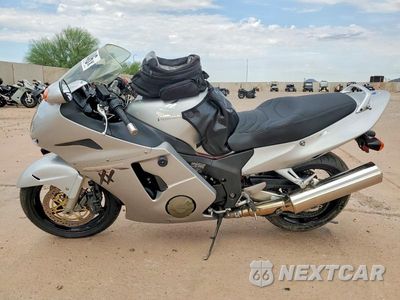 Trzecie zdjęcie samochodu z tyłu: 2002 HONDA CBR1100 XX VIN:JH2SC35172M500209 - miniatura