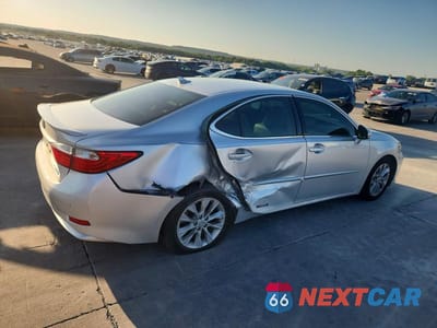 Trzecie zdjęcie samochodu z tyłu: 2013 LEXUS ES 300H VIN:JTHBW1GG9D2004816 - miniatura