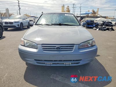 Piąte zdjęcie samochodu w środku: 1999 TOYOTA CAMRY LE VIN:4T1BG22K8XU519925 - miniatura