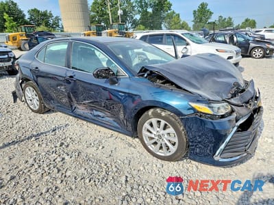 Czwarte zdjęcie samochodu z boku: 2021 TOYOTA CAMRY LE VIN:4T1C11AK2MU596867 - miniatura