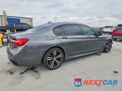 Trzecie zdjęcie samochodu z tyłu: 2018 BMW 750 I VIN:WBA7F0C59JGM23072 - miniatura