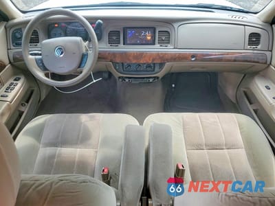 Zdjęcie 8 z 13 samochodu: 2005 MERCURY GRAND MARQUIS GS VIN:2MEFM74W55X630030 - miniatura