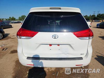 Zdjęcie 6 z 14 samochodu: 2014 TOYOTA SIENNA XLE 8-PASSENGER VIN:5TDYK3DC5ES525093 - miniatura