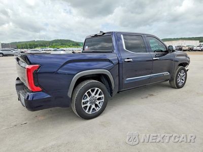 Trzecie zdjęcie samochodu z tyłu: 2025 TOYOTA TUNDRA 1794 EDITION HV VIN:5TFMC5DB3SX105160 - miniatura