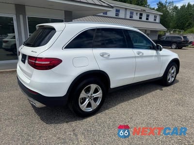 Czwarte zdjęcie samochodu z boku: 2017 MERCEDES-BENZ GLC 300 4MATIC VIN:WDC0G4KB7HF242188 - miniatura