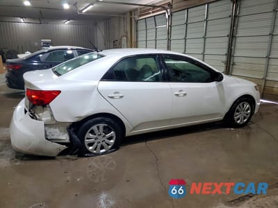 Trzecie zdjęcie samochodu z tyłu: 2011 KIA FORTE EX VIN:KNAFU4A2XB5424746 - miniatura