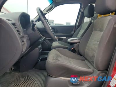 Zdjęcie 7 z 14 samochodu: 2004 FORD ESCAPE XLT VIN:1FMCU93104KB53154 - miniatura