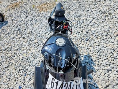 Piąte zdjęcie samochodu w środku: 2024 YAMAHA YZFR1 VIN:JYARN66E0RA004017 - miniatura