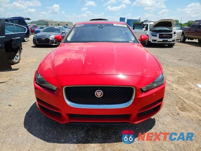 Piąte zdjęcie samochodu w środku: 2018 JAGUAR XE PRESTIGE VIN:SAJAE4FX7JCP33813 - miniatura
