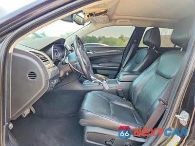 Zdjęcie 7 z 12 samochodu: 2019 CHRYSLER 300 LIMITED VIN:2C3CCAKG3KH610918 - miniatura