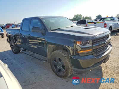 Czwarte zdjęcie samochodu z boku: 2017 CHEVROLET SILVERADO K1500 CUSTOM VIN:1GCVKPEC9HZ355770 - miniatura