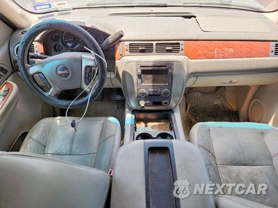 Zdjęcie 8 z 13 samochodu: 2007 GMC YUKON XL K2500 VIN:1GKGK26K27R225401 - miniatura