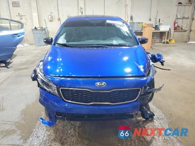 Piąte zdjęcie samochodu w środku: 2017 KIA FORTE5 SX VIN:3KPFN5A39HE127043 - miniatura