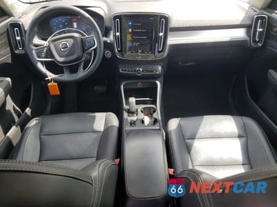Zdjęcie 8 z 13 samochodu: 2021 VOLVO XC40 T5 MOMENTUM VIN:YV4162UK7M2466882 - miniatura