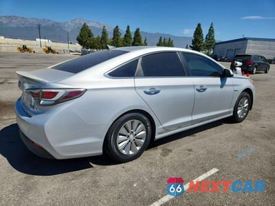 Trzecie zdjęcie samochodu z tyłu: 2016 HYUNDAI SONATA HYBRID SE VIN:KMHE24L14GA040352 - miniatura