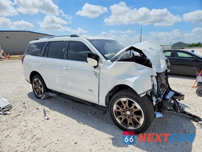 Czwarte zdjęcie samochodu z boku: 2025 FORD EXPEDITION KING RANCH VIN:1FMJU1P8XSEA12765 - miniatura