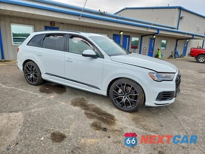 Czwarte zdjęcie samochodu z boku: 2023 AUDI Q7 PRESTIGE VIN:WA1VXBF76PD012300 - miniatura