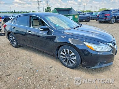 Czwarte zdjęcie samochodu z boku: 2017 NISSAN ALTIMA 2.5 SV VIN:1N4AL3AP3HC129097 - miniatura