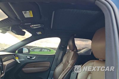 Zdjęcie 13 z 14 samochodu: 2024 VOLVO XC60 ULTIMATE VIN:YV4L12RM5R1801281 - miniatura