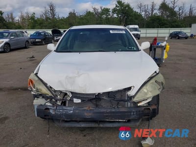 Piąte zdjęcie samochodu w środku: 2003 TOYOTA CAMRY XLE VIN:4T1BE30K73U242127 - miniatura