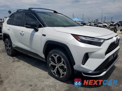 Czwarte zdjęcie samochodu z boku: 2023 TOYOTA RAV4 PRIME XSE VIN:JTMEB3FV4PD131973 - miniatura