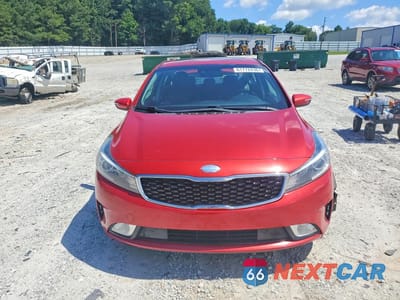 Piąte zdjęcie samochodu w środku: 2018 KIA FORTE EX VIN:3KPFN4A89JE177324 - miniatura