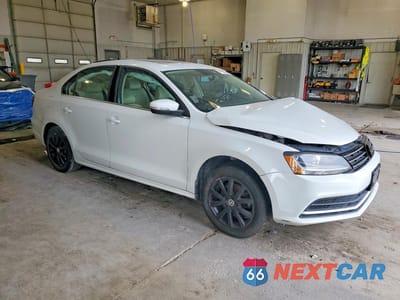 Czwarte zdjęcie samochodu z boku: 2017 VOLKSWAGEN JETTA SE VIN:3VWDB7AJ7HM380522 - miniatura